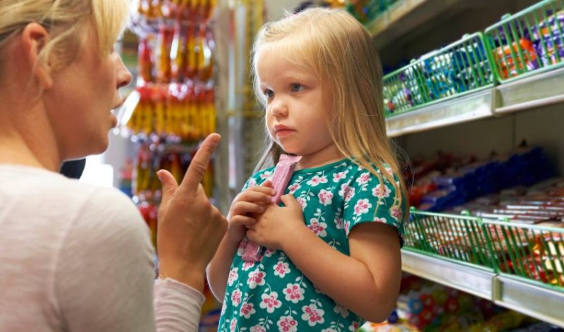 Детская истерика в магазине: как реагировать родителям