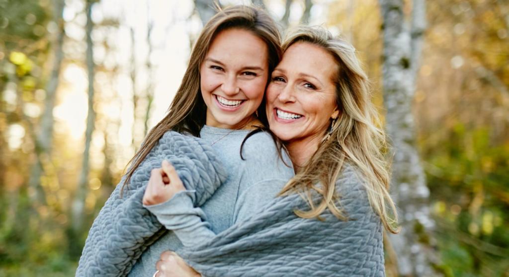 Что делать, если ребенок не отпускает маму ни на шаг?