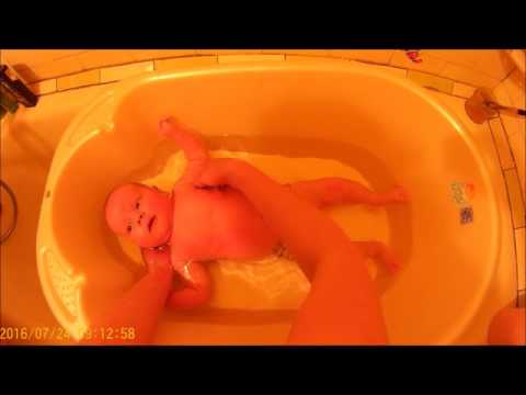 В какой воде купать новорожденного ребенка | уроки для мам