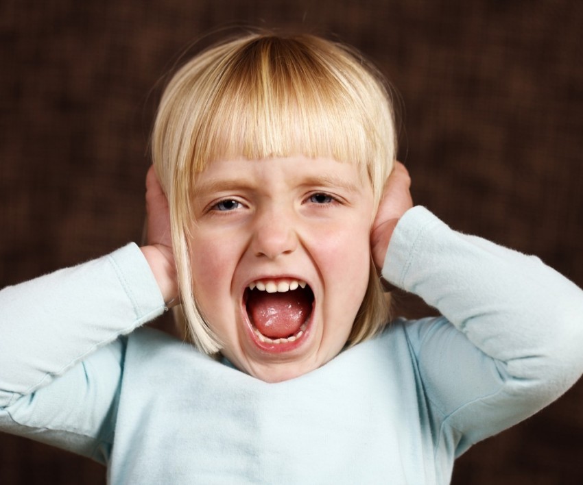 Как обнаружить снижение слуха у ребенка. можно ли это исправить?