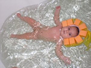 Шапочка для купания младенцев с пенопластом