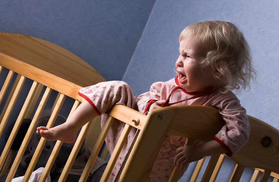 Как быстро уложить ребенка спать без слез?