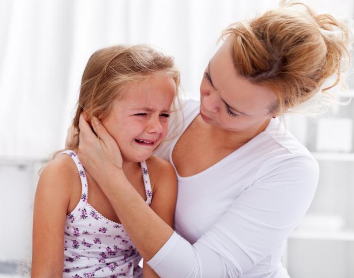 Как облегчить ребёнку боль при прорезывании зубов