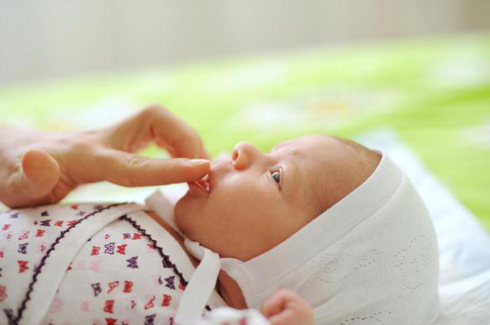 Все вопросы о появлении и способах помощи новорожденным при возникновении мозоли на губе