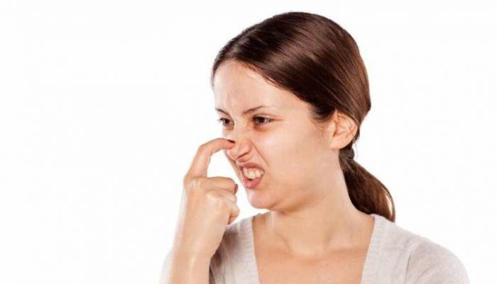 Почему ребенок постоянно чешет нос и чихает