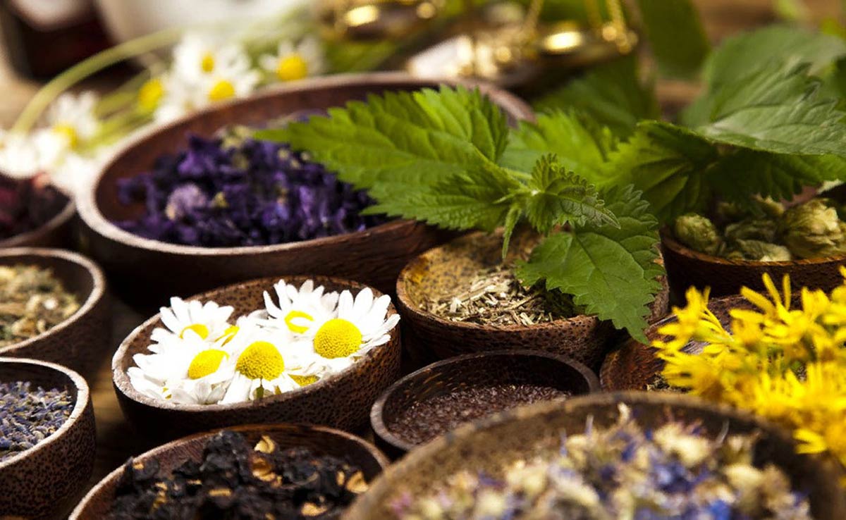 Чем протирать глазки новорожденному — основные правила ухода за глазами