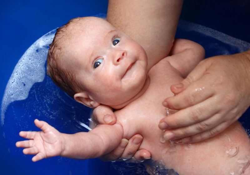 Как купать ребенка — полезные советы родителям