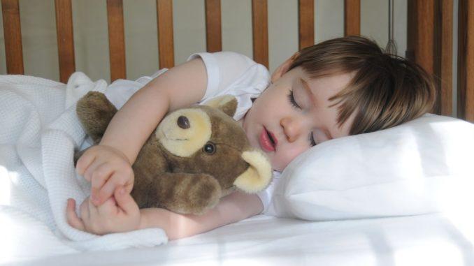 Ребенок перегулял – как его уложить спать?
