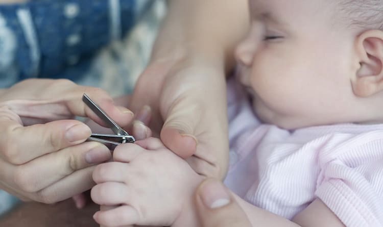 Как правильно подстригать ногти ребенку