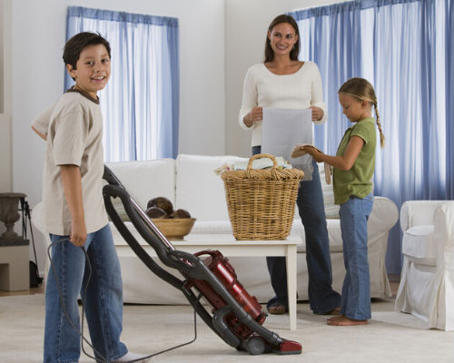 Почему ребенок должен помогать с домашними делами
