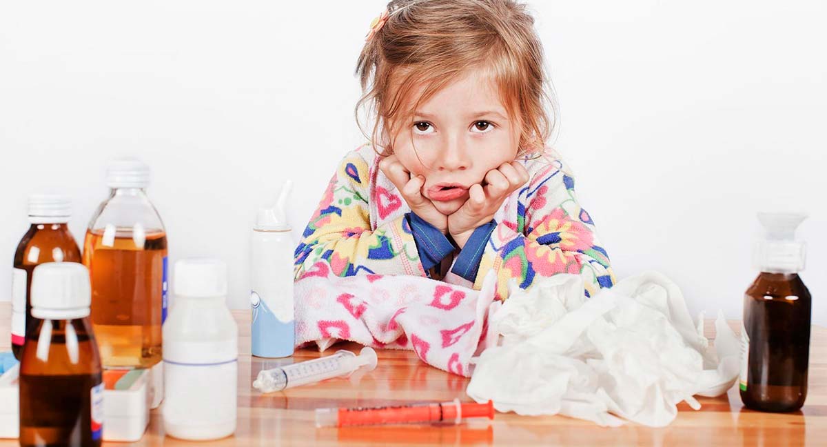 У ребенка болят глаза — возможные причины, чем можно помочь малышу