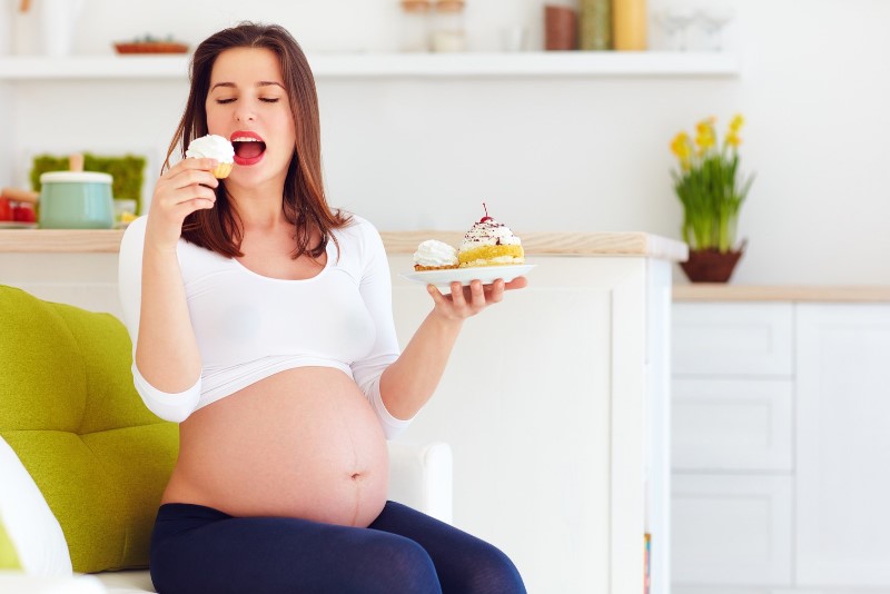 5 распространенных мифов, которые способствуют прибавке веса при беременности. как беременной не набрать лишний вес?