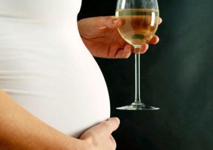 Можно ли шампанское при беременности: допускается ли пить во время ранних и поздних сроков, повредит ли бокал алкоголя будущему ребенку?