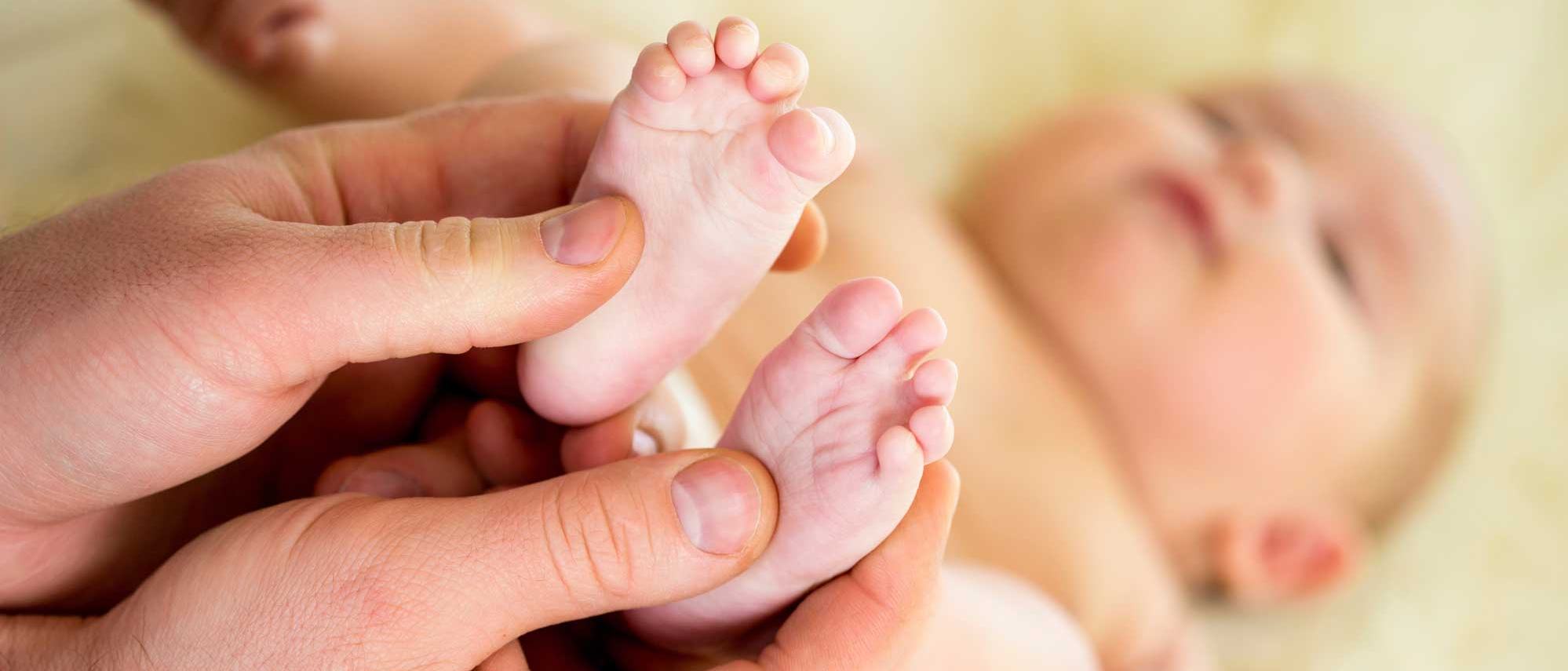 Упражнения для укрепления рук и спины грудничка 4-7 месяцев