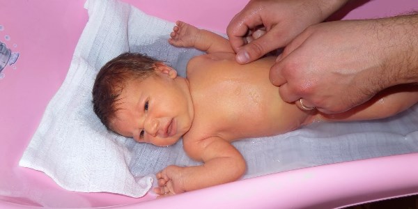 Температура воды для комфортного купания новорожденного