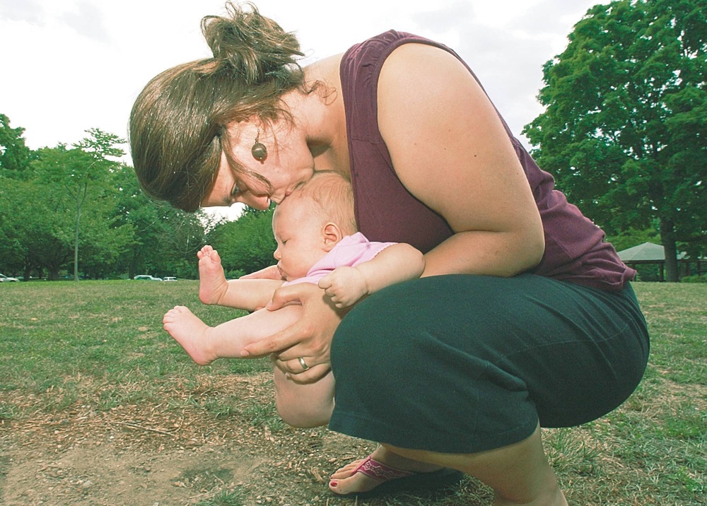 Высаживание ребенка: выгоды для мамы и малыша
