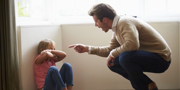 Почему дети хамят: что делать родителям