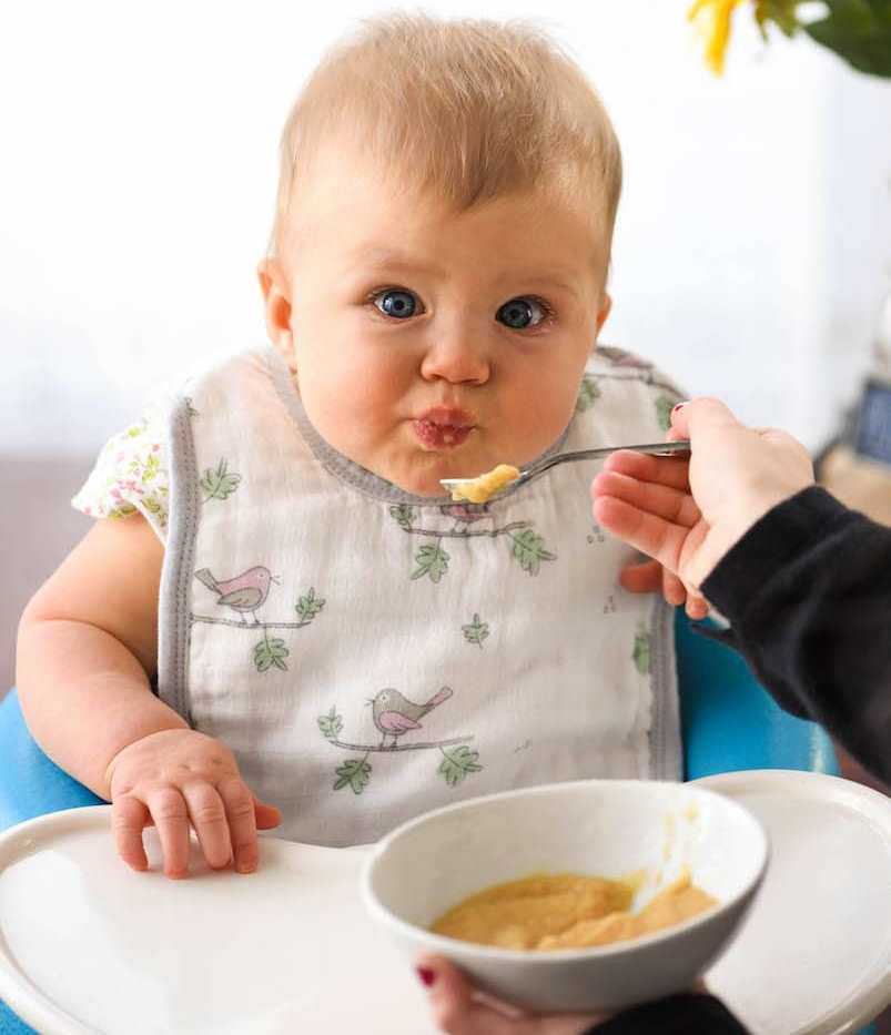 Отучаем ребёнка кидаться вещами и едой: 8 полезных советов