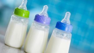 Когда можно вводить молочные каши в прикорм и питание ребенка?