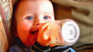 Докорм ребенка: когда нужен и чем докармливать малыша?