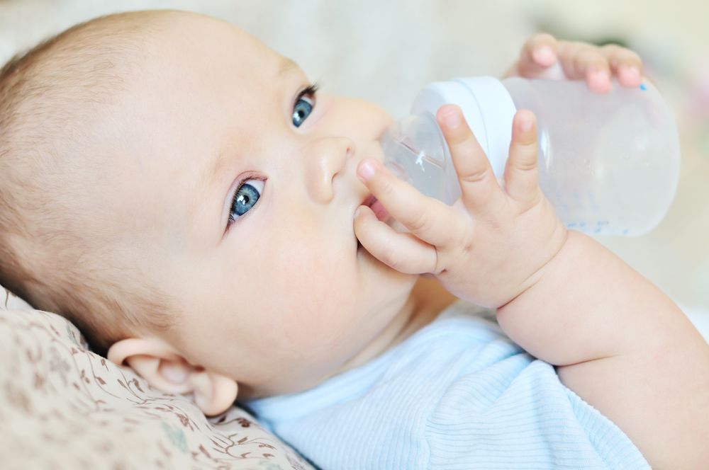 Когда можно давать воду новорожденному | уроки для мам