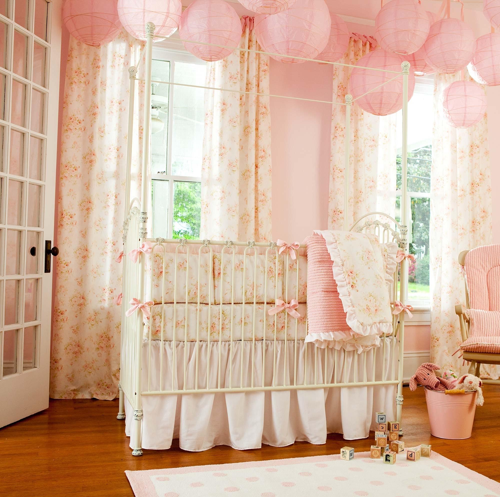 6 аксессуаров, которые сделают кроватку младенца уютной