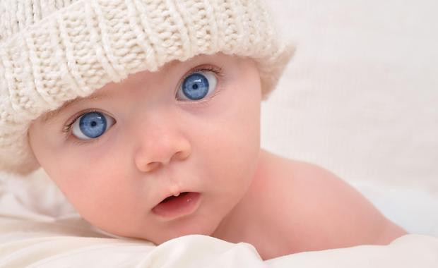 Новорожденный кашляет и чихает температуры нет — причины
