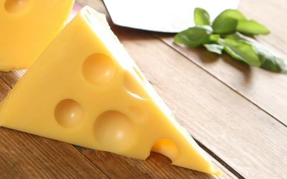 Можно ли сыр кормящей маме?