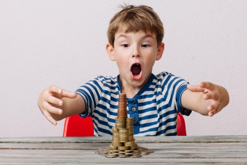 Дети и карманные деньги: как научить ребенка правильно относиться к деньгам