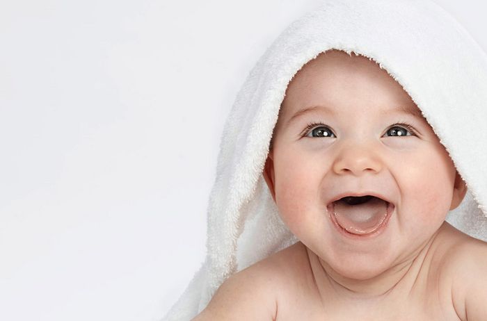 Когда ребенок начинает осознанно улыбаться в ответ маме