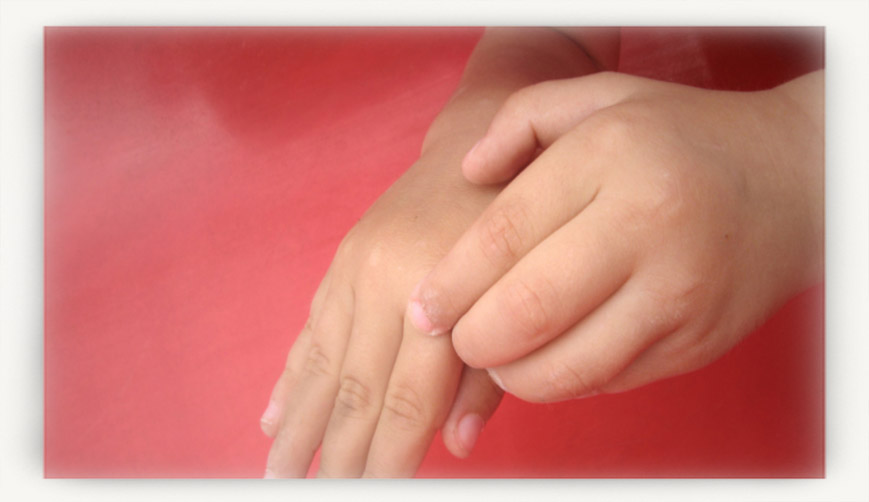 Можно или нельзя купать ребенка после прививки