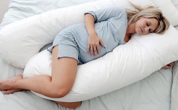 Как правильно спать беременной женщине? Можно ли спать на животе, спине и на каком боку лучше