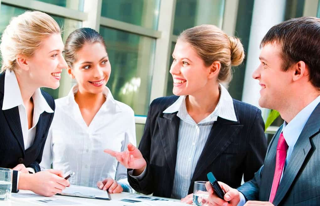 Запретные темы, которых лучше избегать: общение в коллективе мамочек