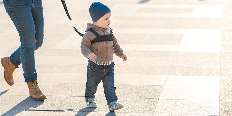 Учим ребёнка ходить: почему не надо торопиться