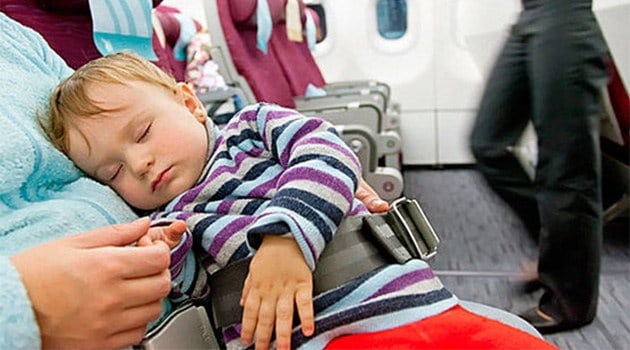 С ребенком в самолете – как правильно организовать перелет
