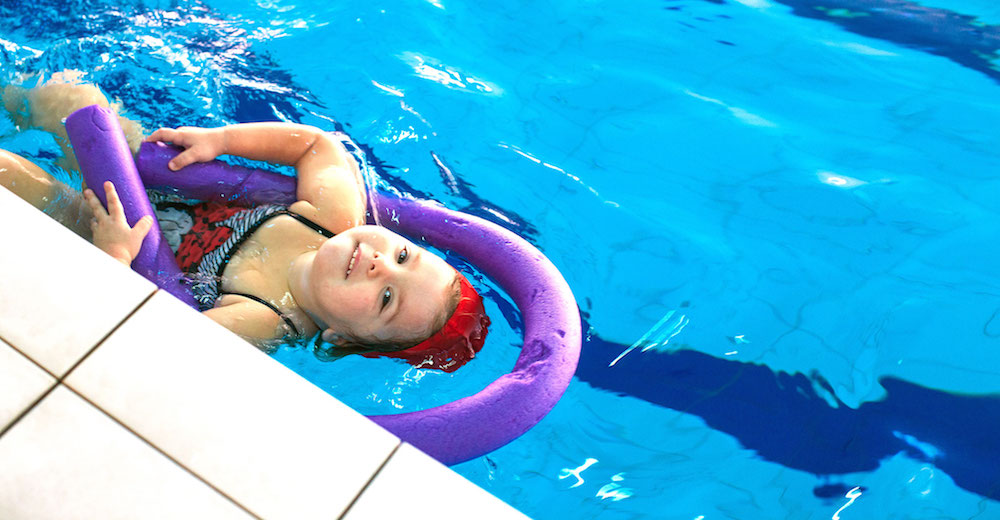 Бассейн для грудничков — раннее плавание для малышей