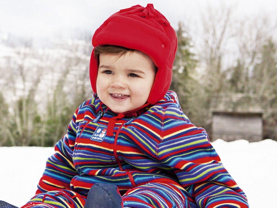 Гуляем с пользой: как правильно одеть младенца на прогулку в разное время года