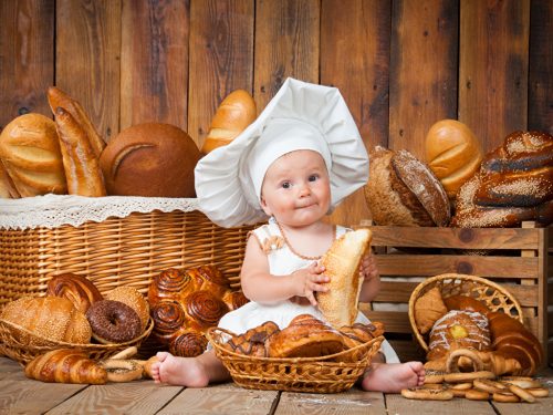 Когда ребенку можно давать хлеб и какой