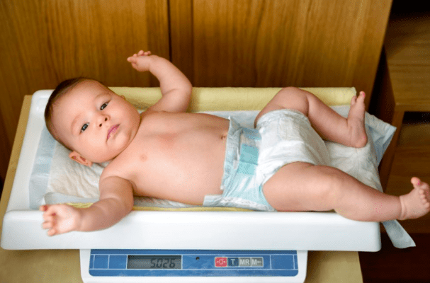 Хватает ли ребенку молока: тест на мокрые пеленки