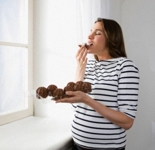 Шоколад при беременности и грудном вскармливании: польза или вред?