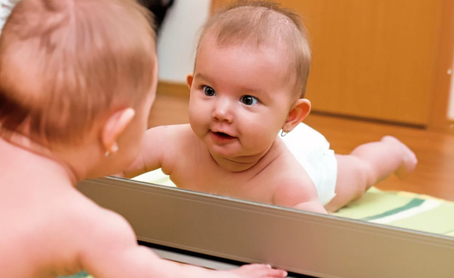 Можно ли детям до года смотреться в зеркало: приметы, суеверия и мифы