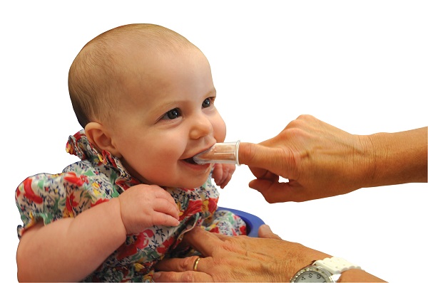 Когда появляются первые зубы у младенцев: сроки и симптомы появления