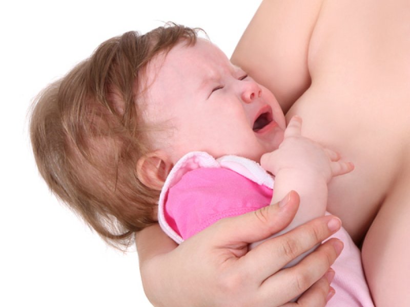 Ребенок не берет грудь – почему и что делать?