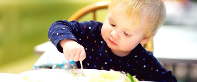 ТОП-5 взрослых продуктов: еда с общего стола, которую нельзя давать детям
