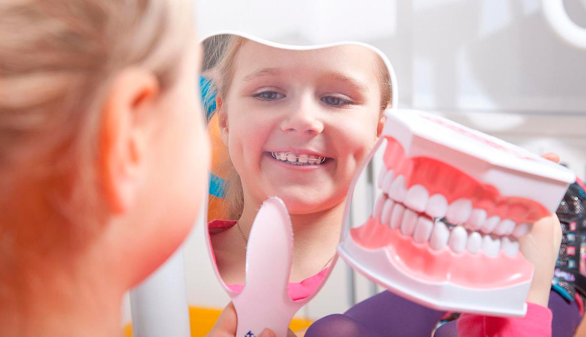 Во сколько месяцев можно ставить ребенка на ножки