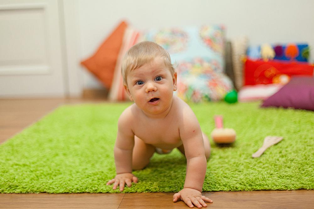 Как научить ползать ребенка в 6-8 месяцев на четвереньках?