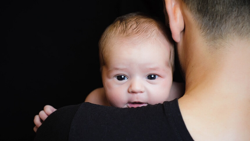 Нужно ли держать ребенка столбиком после кормления?