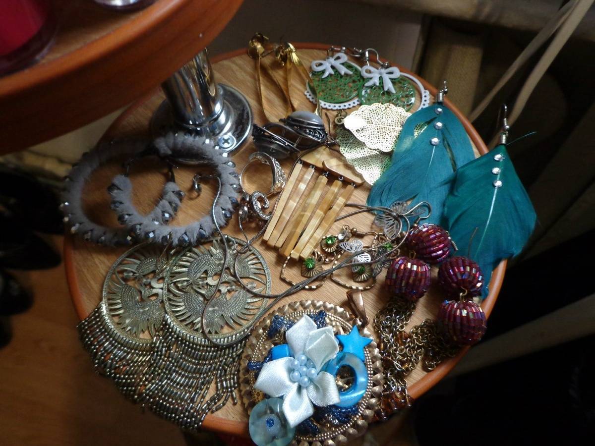 Ребенок подрос: куда девать ненужную детскую одежду?