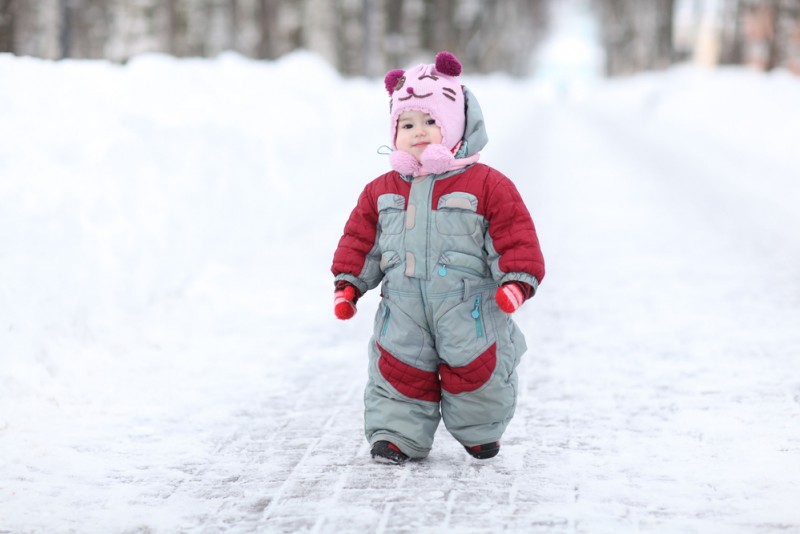При какой температуре можно гулять с ребенком до года зимой