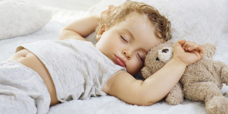 Ребенок боится спать один: как помочь ребенку справиться со страхом?
